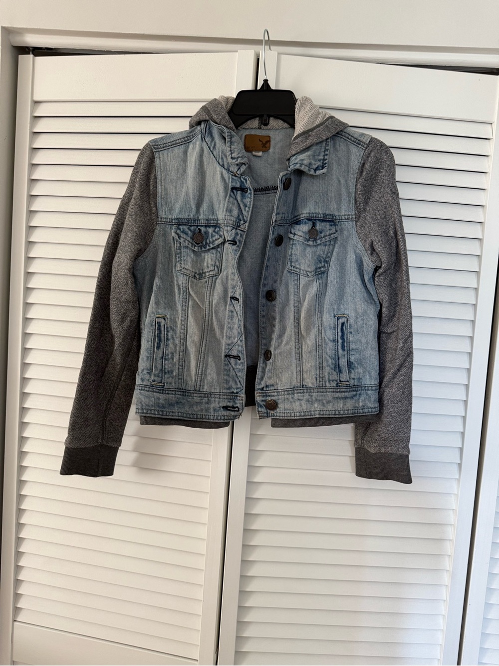 American Eagle Outfitters Light Blue Denim Jacket with Gray Knit Sleeves & Hood
